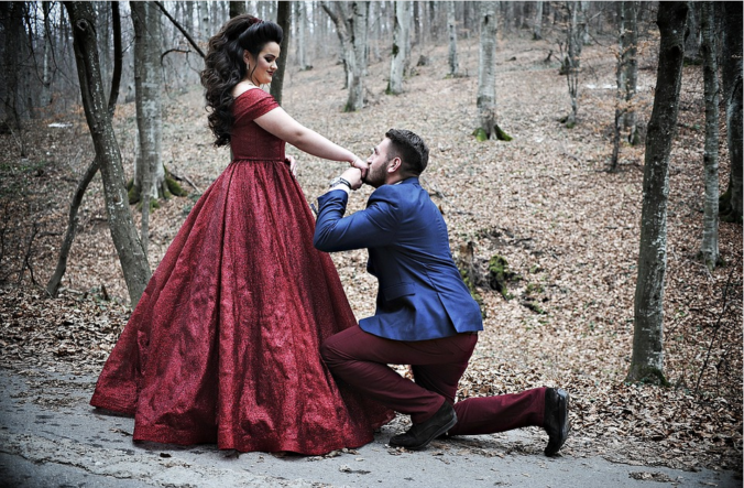 a man proposing to a lady